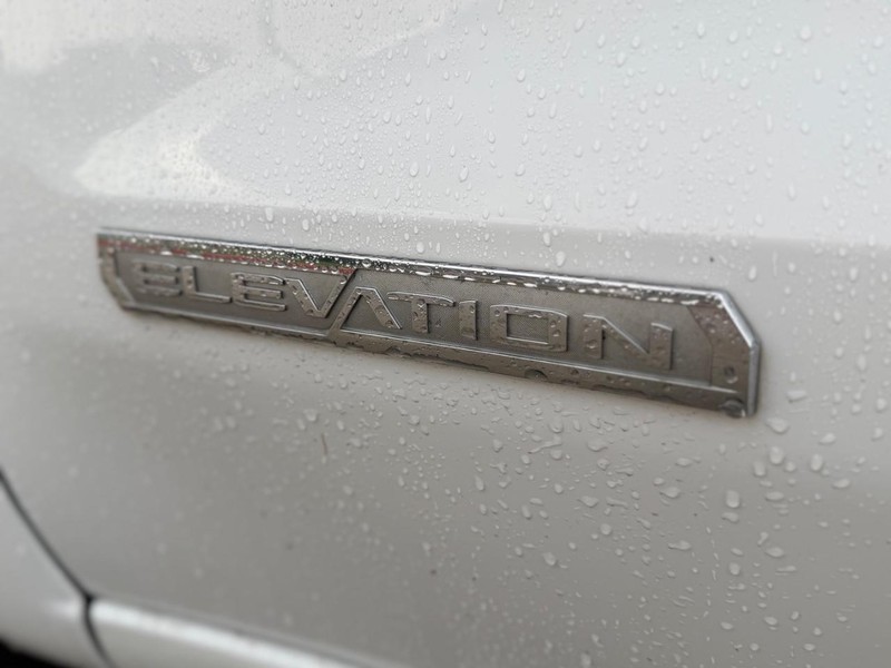 GMC Sierra 1500 Vehicle Full-screen Gallery Image 23