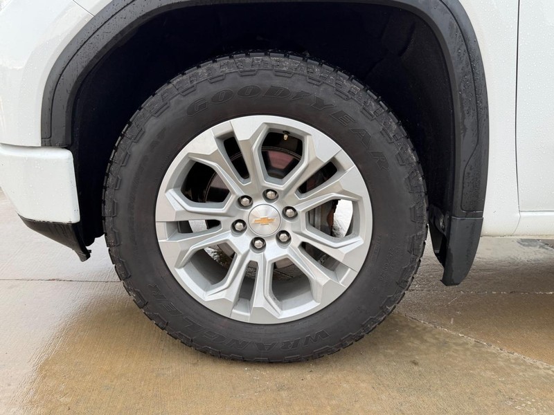 GMC Sierra 1500 Vehicle Full-screen Gallery Image 24