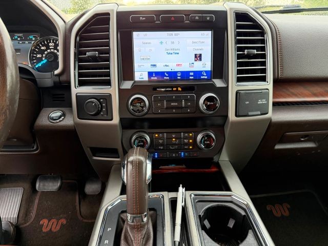 Ford F-150 Vehicle Full-screen Gallery Image 06