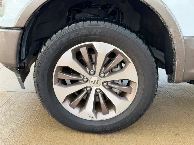 Ford F-150 Vehicle Full-screen Gallery Image 10