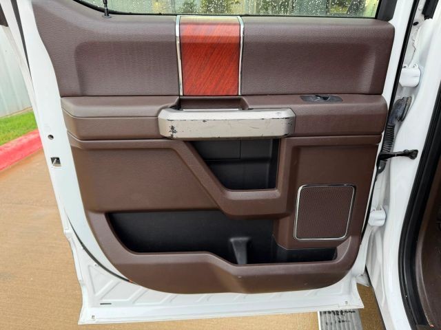 Ford F-150 Vehicle Full-screen Gallery Image 18