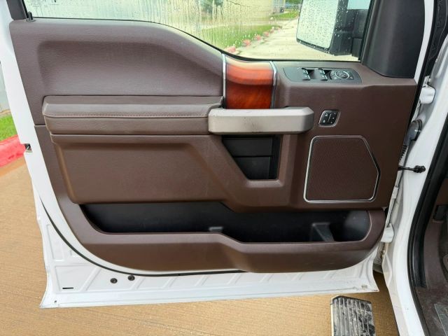Ford F-150 Vehicle Full-screen Gallery Image 21