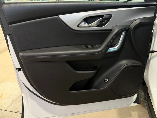 Chevrolet Blazer Vehicle Full-screen Gallery Image 09