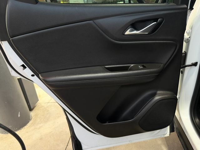 Chevrolet Blazer Vehicle Full-screen Gallery Image 12