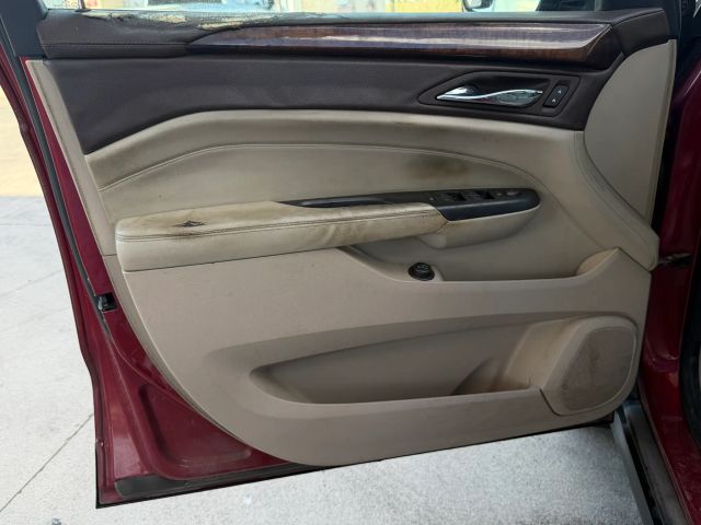Cadillac SRX Vehicle Full-screen Gallery Image 09