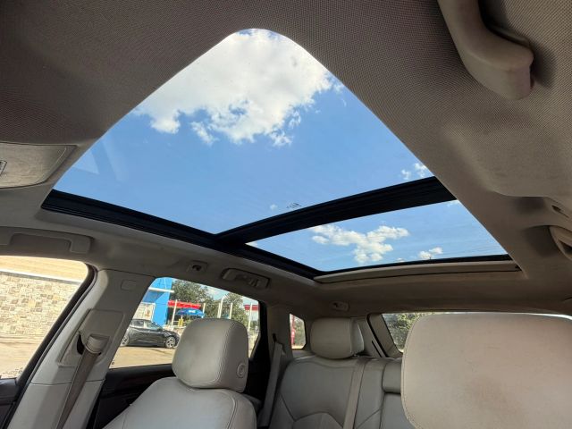 Cadillac SRX Vehicle Full-screen Gallery Image 12