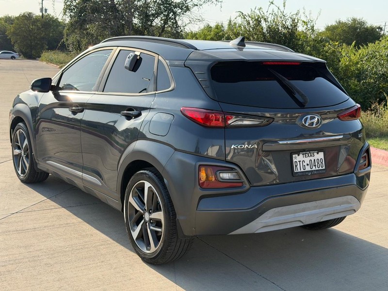 Hyundai Kona Vehicle Full-screen Gallery Image 04