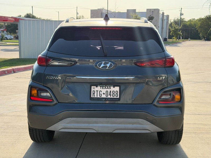 Hyundai Kona Vehicle Full-screen Gallery Image 05