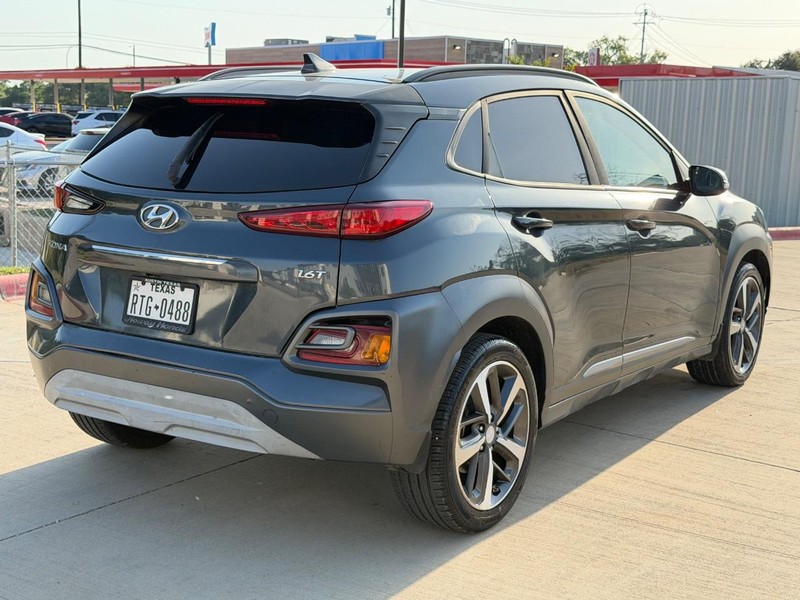 Hyundai Kona Vehicle Full-screen Gallery Image 06
