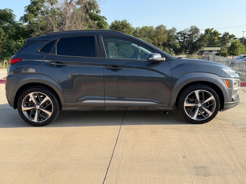Hyundai Kona Vehicle Full-screen Gallery Image 07