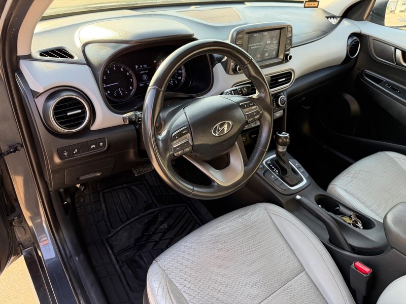 Hyundai Kona Vehicle Full-screen Gallery Image 11