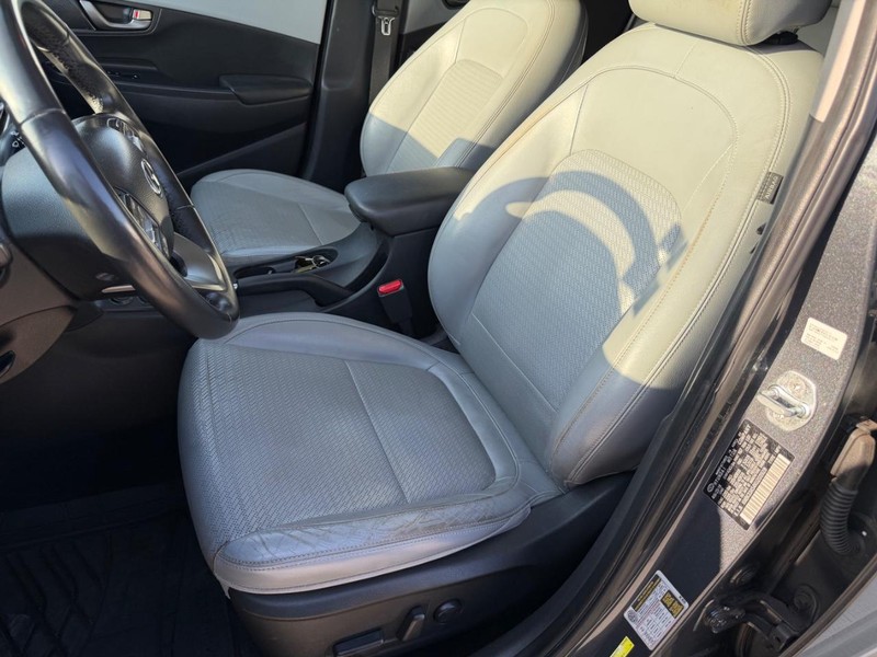Hyundai Kona Vehicle Full-screen Gallery Image 12