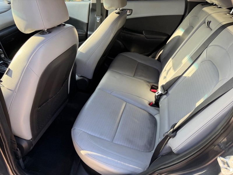 Hyundai Kona Vehicle Full-screen Gallery Image 17