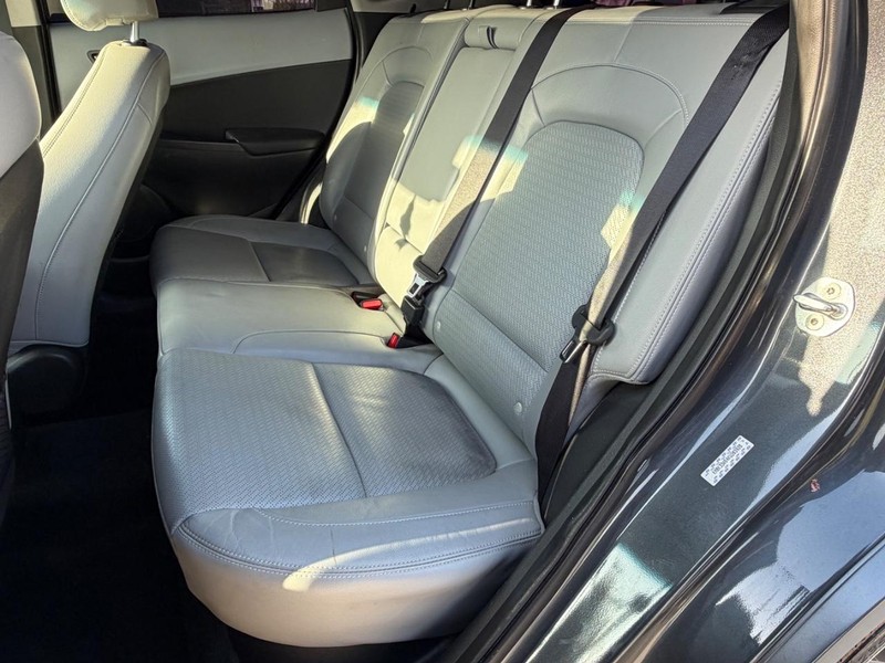 Hyundai Kona Vehicle Full-screen Gallery Image 18