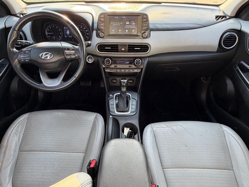 Hyundai Kona Vehicle Full-screen Gallery Image 19
