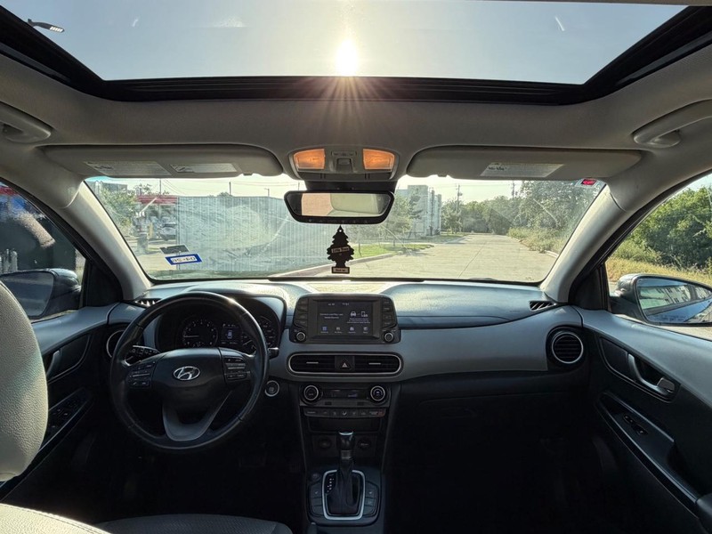 Hyundai Kona Vehicle Full-screen Gallery Image 20