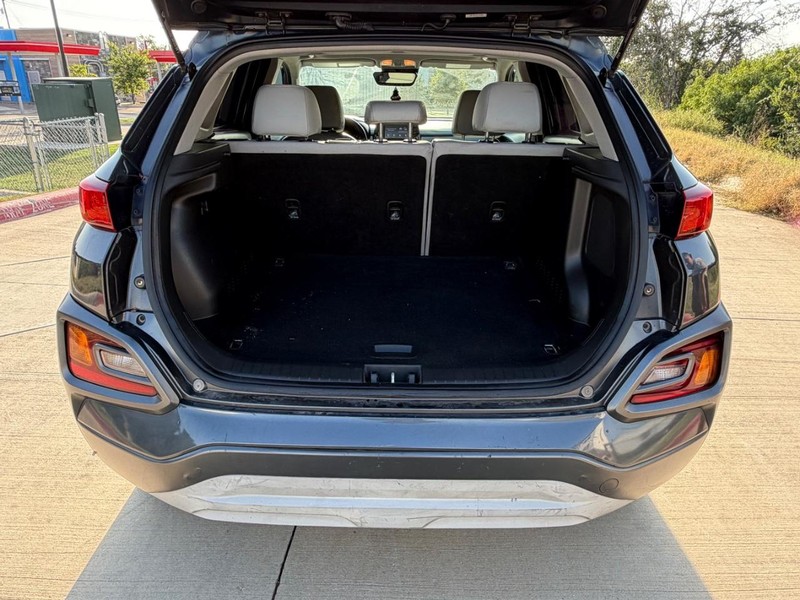 Hyundai Kona Vehicle Full-screen Gallery Image 21