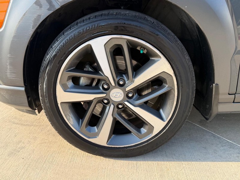 Hyundai Kona Vehicle Full-screen Gallery Image 22