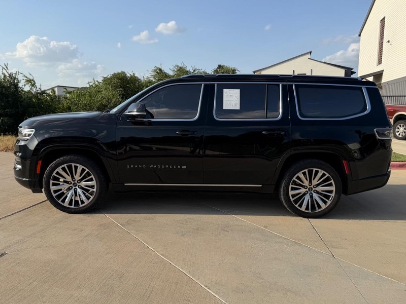 Jeep Grand Wagoneer Vehicle Full-screen Gallery Image 03