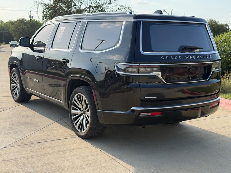 Jeep Grand Wagoneer Vehicle Full-screen Gallery Image 04