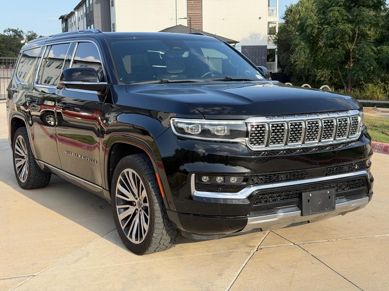 Jeep Grand Wagoneer Vehicle Full-screen Gallery Image 08