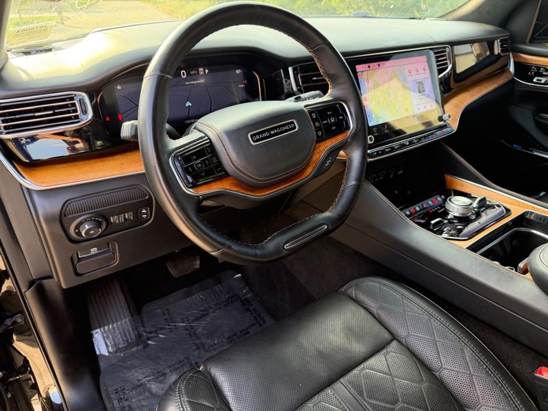 Jeep Grand Wagoneer Vehicle Full-screen Gallery Image 11