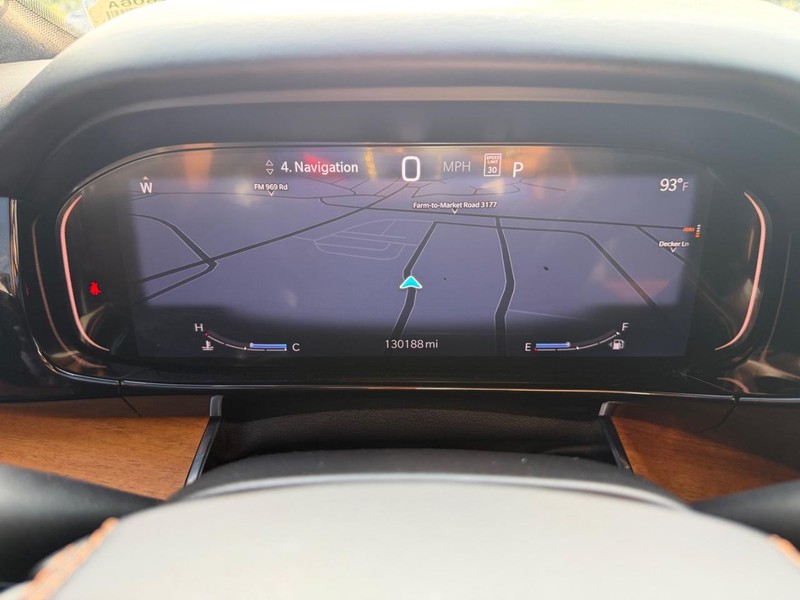 Jeep Grand Wagoneer Vehicle Full-screen Gallery Image 13