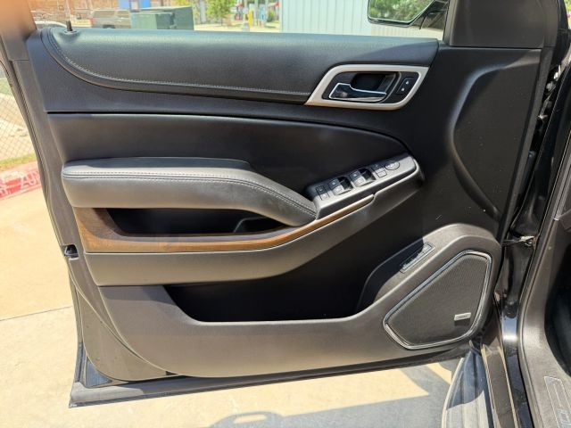 GMC Yukon Vehicle Full-screen Gallery Image 10