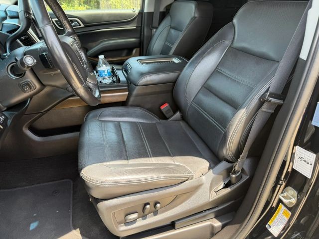 GMC Yukon Vehicle Full-screen Gallery Image 12