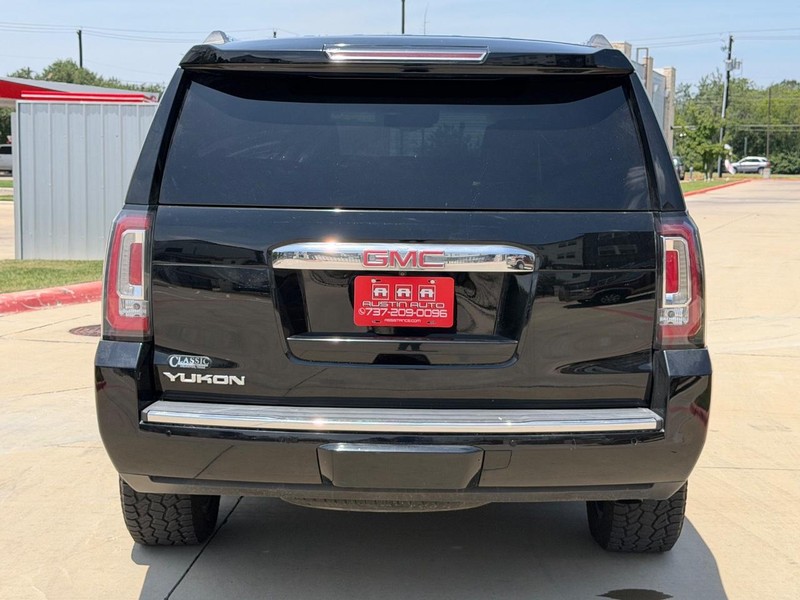 GMC Yukon Vehicle Full-screen Gallery Image 05