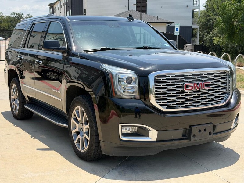 GMC Yukon Vehicle Full-screen Gallery Image 08