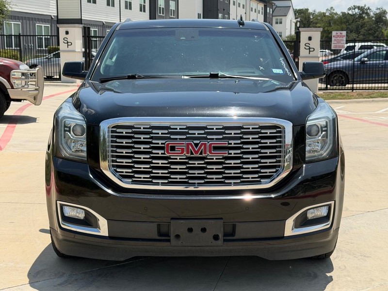 GMC Yukon Vehicle Full-screen Gallery Image 09