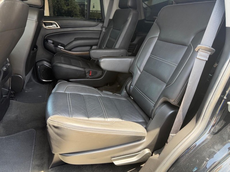 GMC Yukon Vehicle Full-screen Gallery Image 18