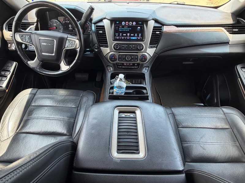 GMC Yukon Vehicle Full-screen Gallery Image 21
