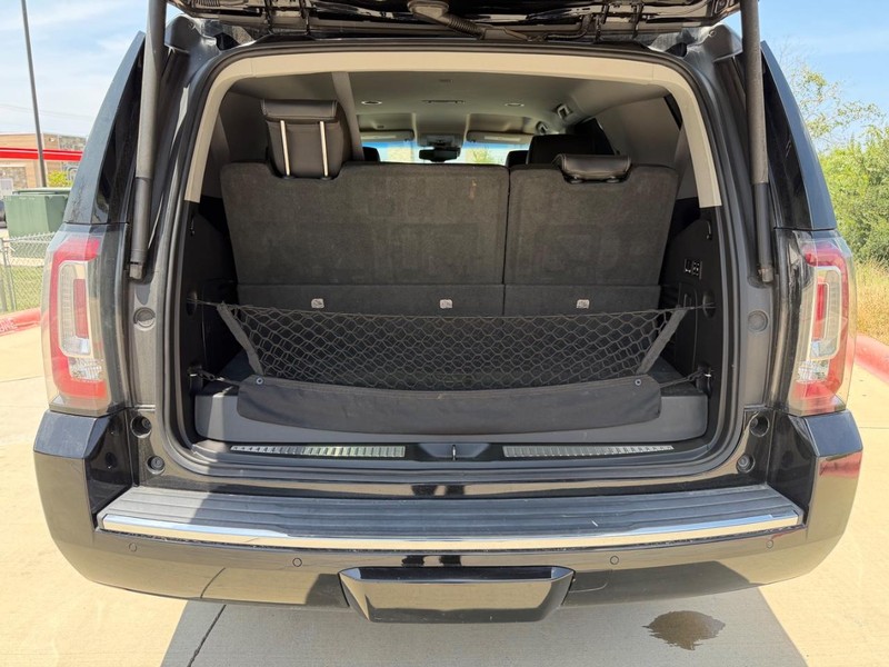 GMC Yukon Vehicle Full-screen Gallery Image 22
