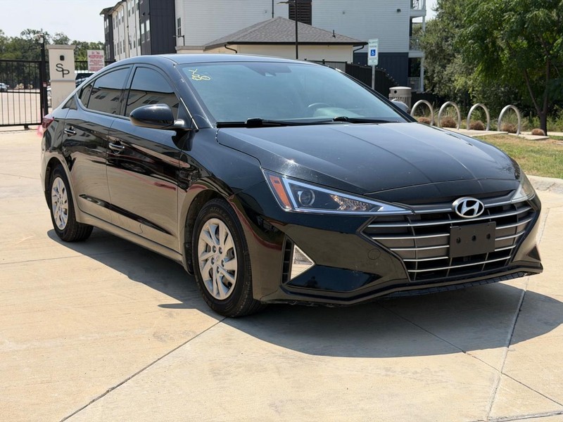 Hyundai Elantra Vehicle Full-screen Gallery Image 08