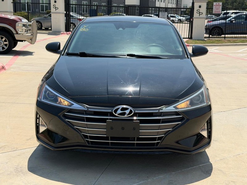 Hyundai Elantra Vehicle Full-screen Gallery Image 09