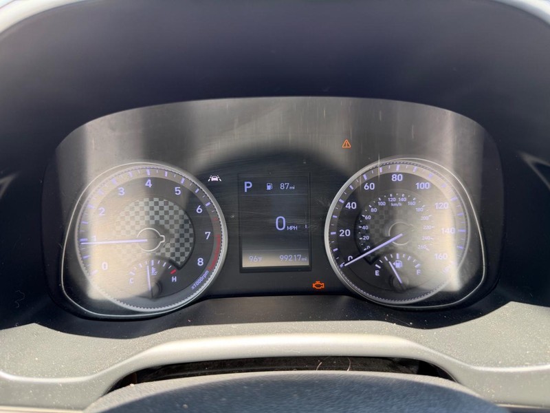 Hyundai Elantra Vehicle Full-screen Gallery Image 14