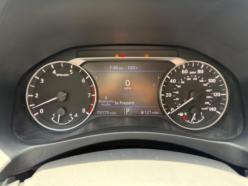 Nissan Altima Vehicle Full-screen Gallery Image 13