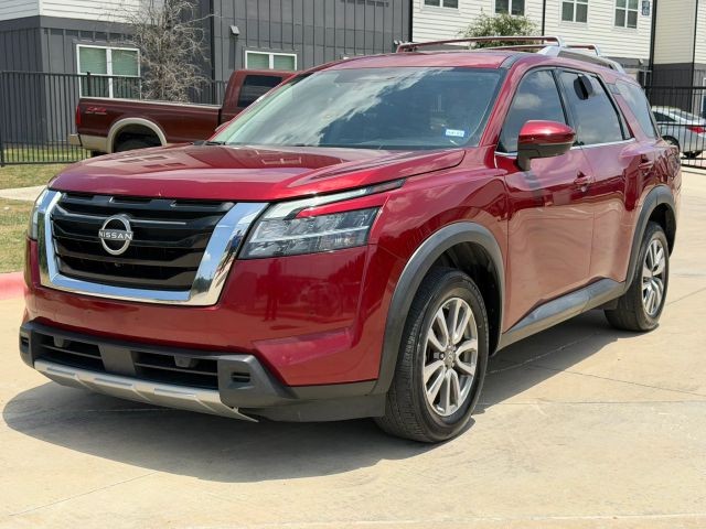 Nissan Pathfinder Vehicle Full-screen Gallery Image 02