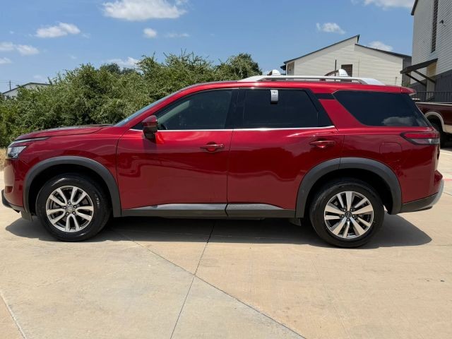 Nissan Pathfinder Vehicle Full-screen Gallery Image 03