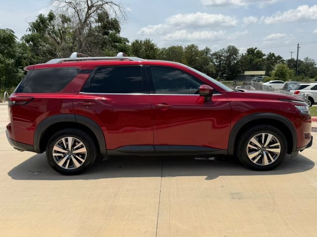 Nissan Pathfinder Vehicle Full-screen Gallery Image 07