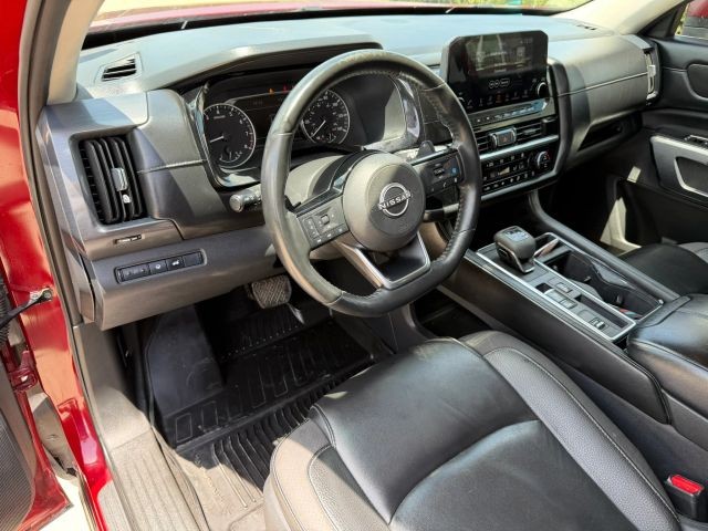 Nissan Pathfinder Vehicle Full-screen Gallery Image 11