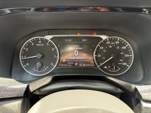 Nissan Pathfinder Vehicle Full-screen Gallery Image 13