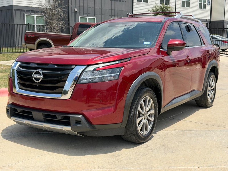 Nissan Pathfinder Vehicle Full-screen Gallery Image 02