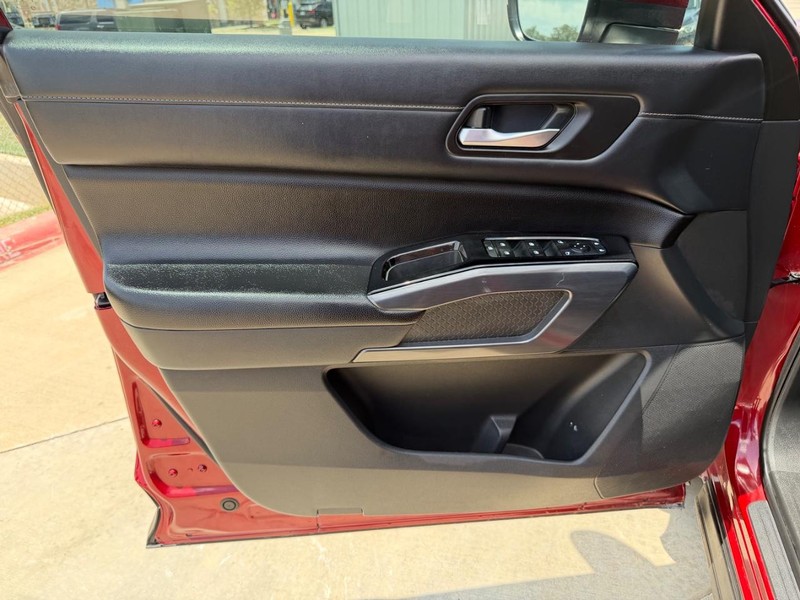 Nissan Pathfinder Vehicle Full-screen Gallery Image 10