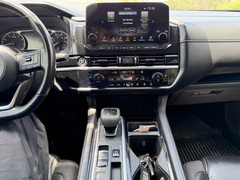 Nissan Pathfinder Vehicle Full-screen Gallery Image 14