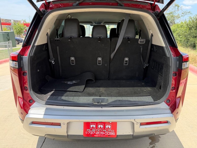 Nissan Pathfinder Vehicle Full-screen Gallery Image 22