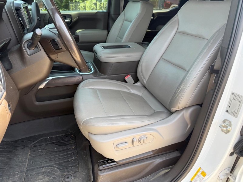 GMC Sierra 1500 Vehicle Full-screen Gallery Image 12