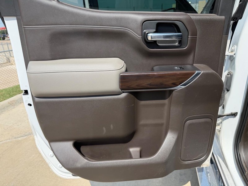 GMC Sierra 1500 Vehicle Full-screen Gallery Image 16
